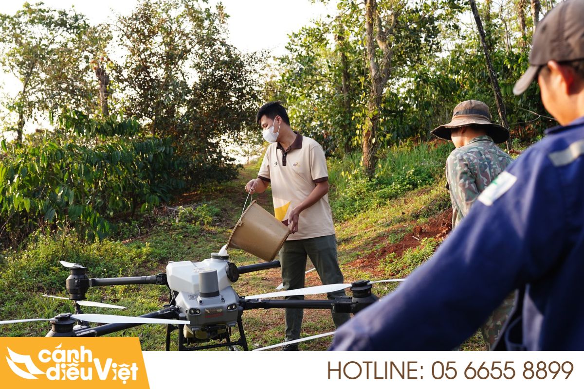 Máy Bay Phun Thuốc Cho Điều X2 Năng Suất, Giảm Chi Phí 6 Hướng dẫn sử dụng máy bay phun thuốc cho điều một cách hiệu quả