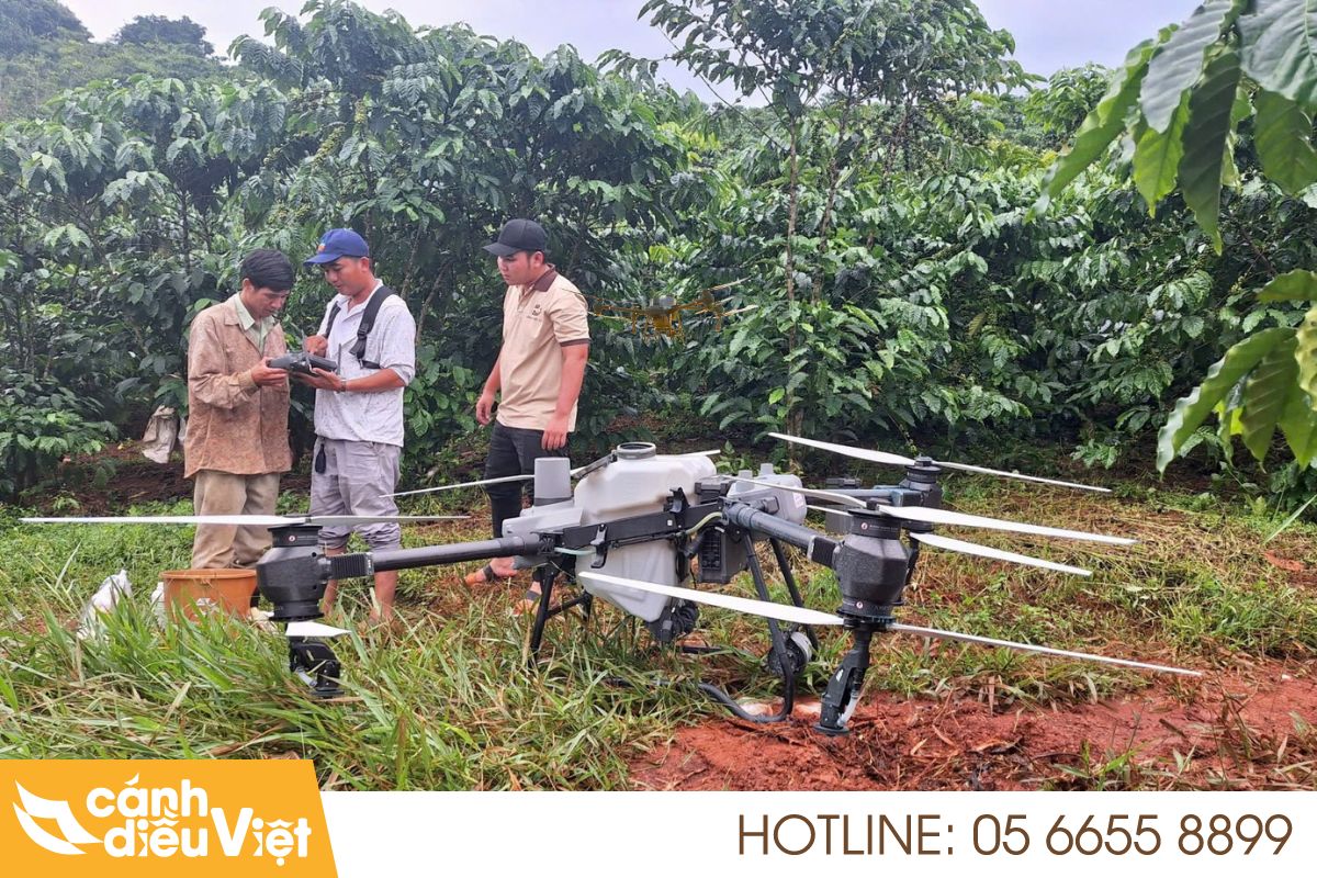 Máy Bay Phun Thuốc Vĩnh Phúc (Phú Thọ): Giải Pháp Nông Nghiệp 4.0 692 Máy bay phun thuốc Vĩnh Phúc