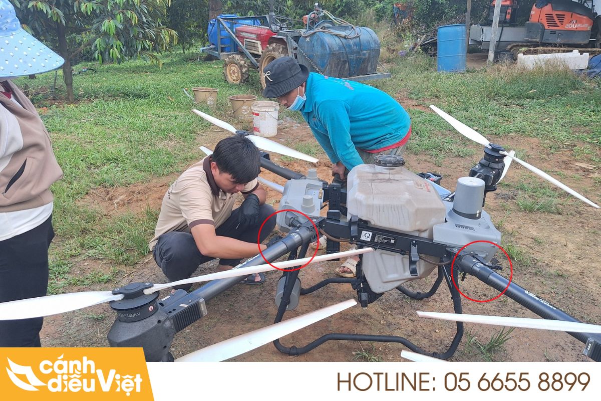 Các lỗi thường gặp ở máy bay phun thuốc trừ sâu và cách khắc phục 4 lỗi quên không vặn trục cánh trước khi bay