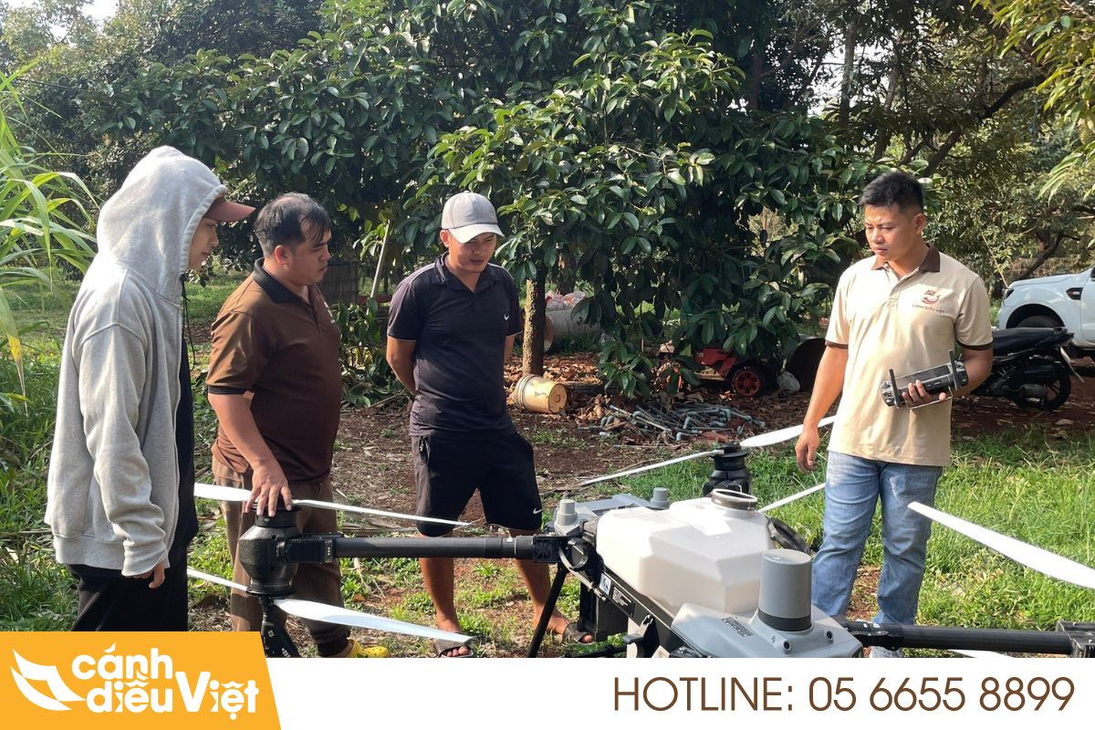 Máy Bay Phun Thuốc Đắk Lắk Cho Cây Sầu Riêng, Cà Phê, Bơ... 8 máy bay phun thuốc đắk lắk