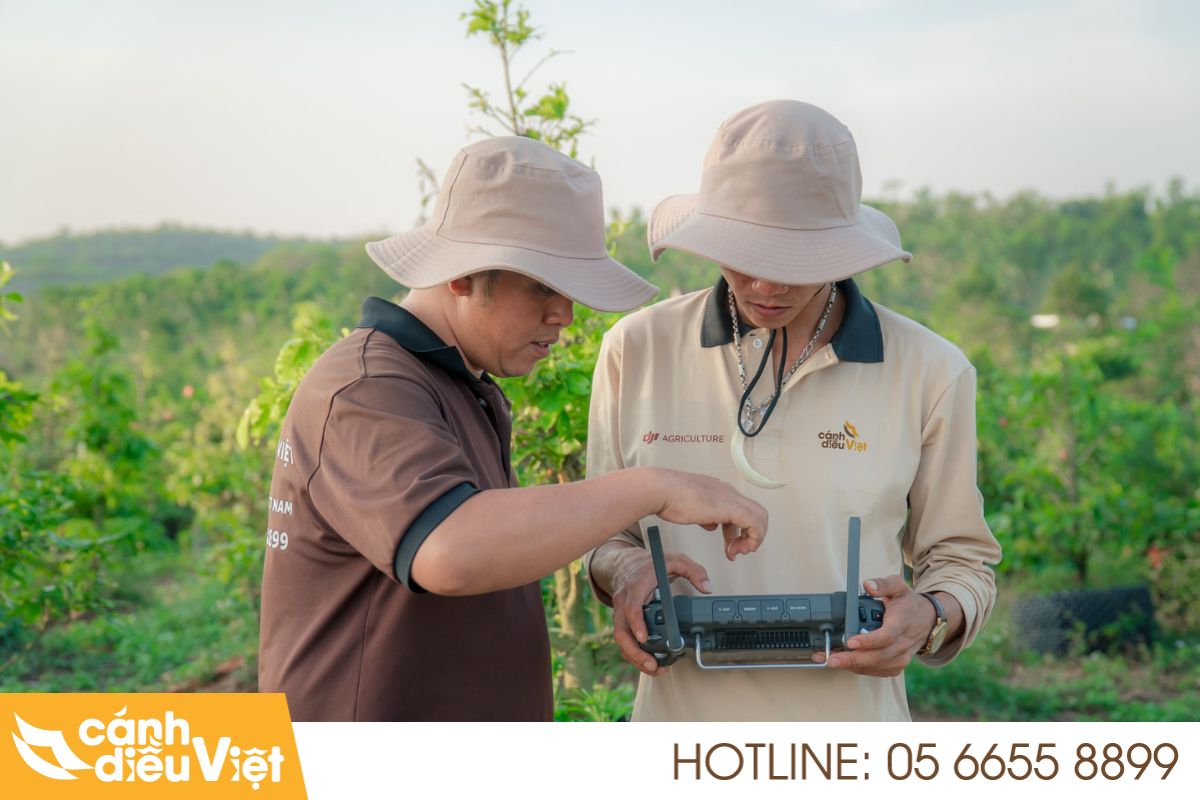 Review DJI Agras T25: Liệu có đáng để đầu tư? 8 review về bộ điều khiển và pin
